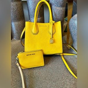 Michael Kors Mercer Medium Pebbled Leather Crossbody Bag